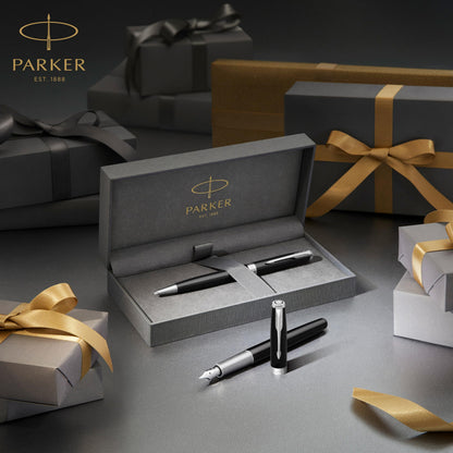 Parker Sonnet Kugelschreiber | Matt-Schwarze Lackierung mit Goldzierteilen | Mittlere Spitze | schwarze Tinte | Geschenkbox